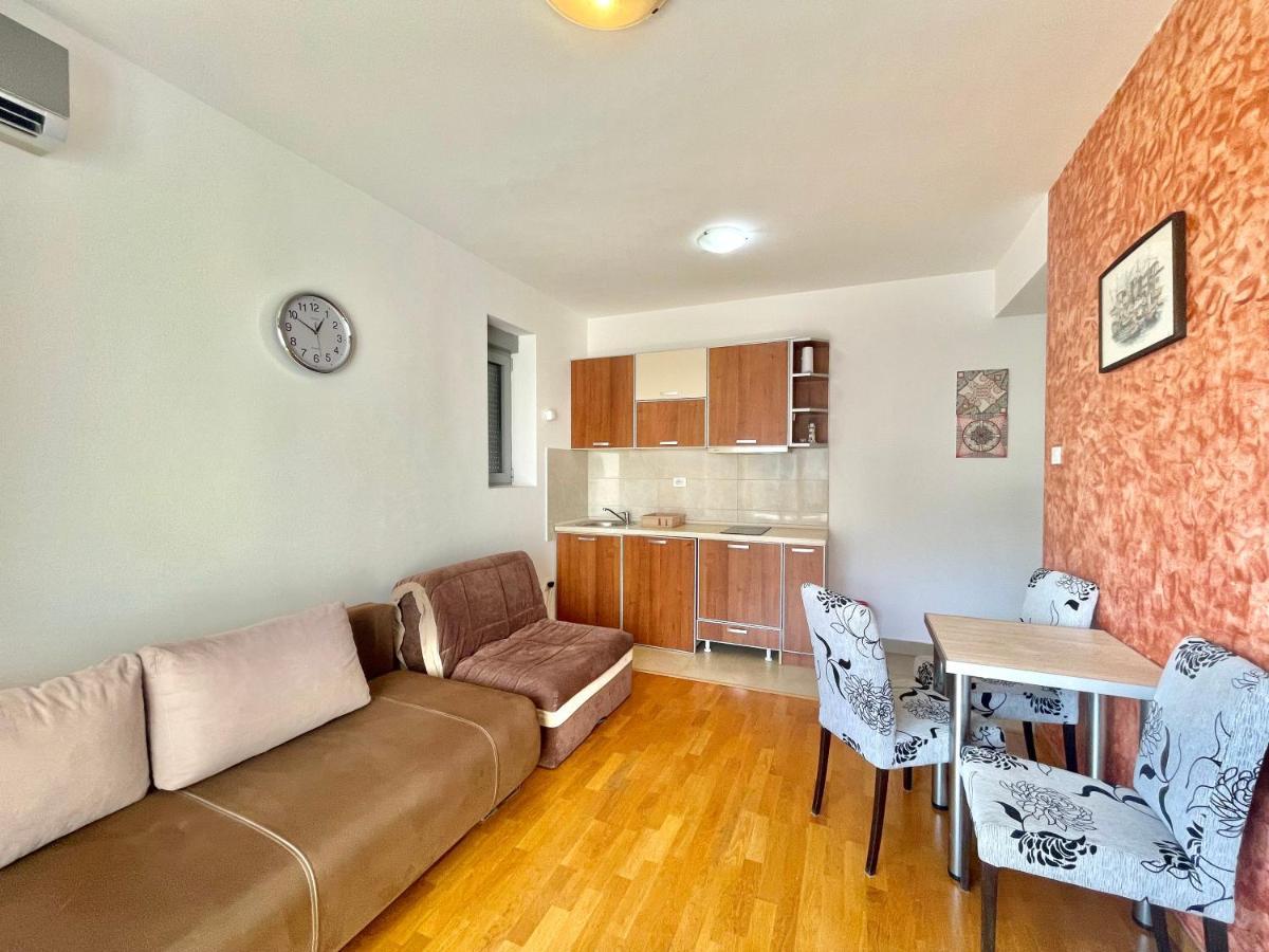 בודווה Comfort Apartments Aleksic מראה חיצוני תמונה